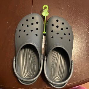 Crocs women’s size 9 men’s size 7, dark grey!
